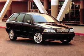 VOLVO_v40.jpg